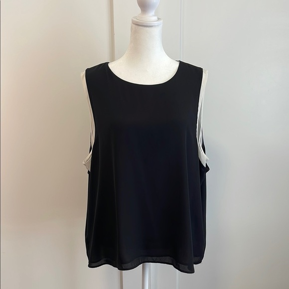 Banana Republic Tops - EUC Banana Republic Black Boxy Sleeveless Tank Top